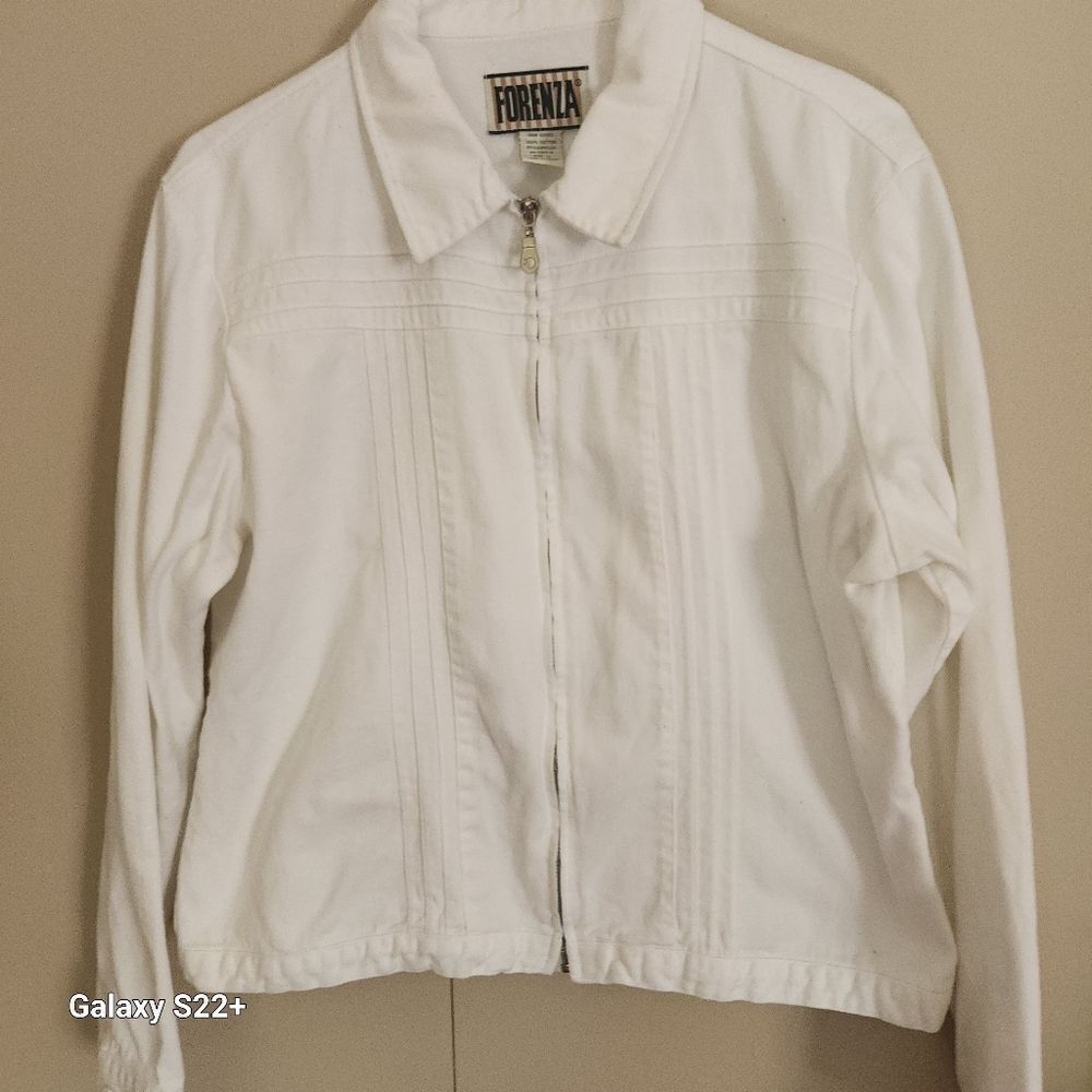 J56 Forenza white denim zip-up jean jacket pleats down front & back Sz Lrg